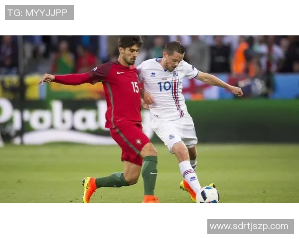 足球明星优雅站姿壁纸尽显风采与魅力让你感受足球的激情与梦想